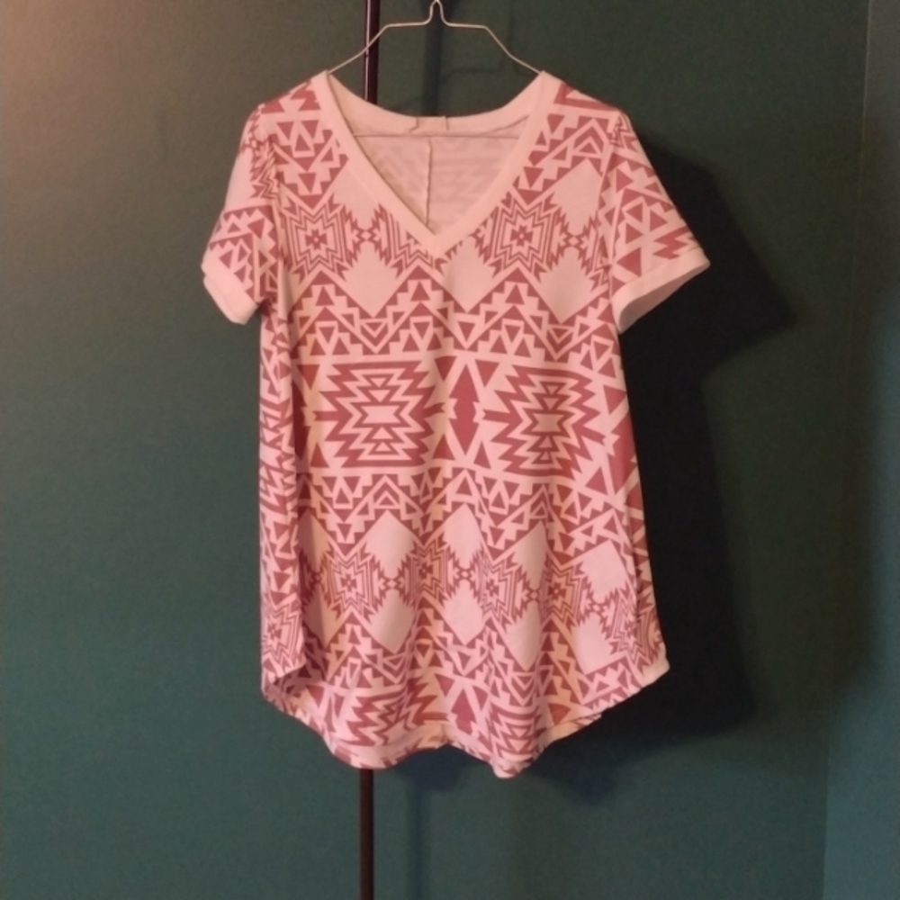 Avery Aztec flowy tee